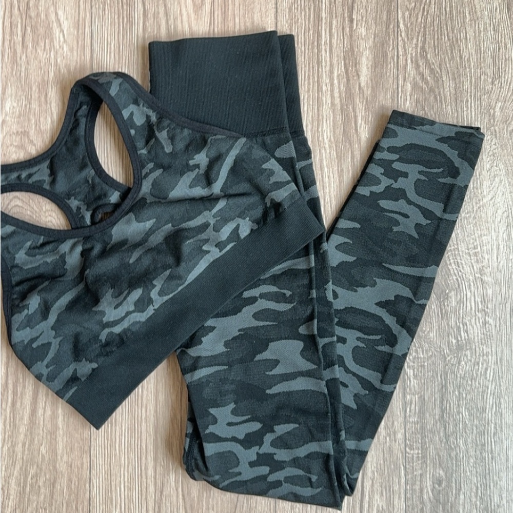 SoulCycle Black & Grey Camo Seamless sports bra  Size Small original price 58